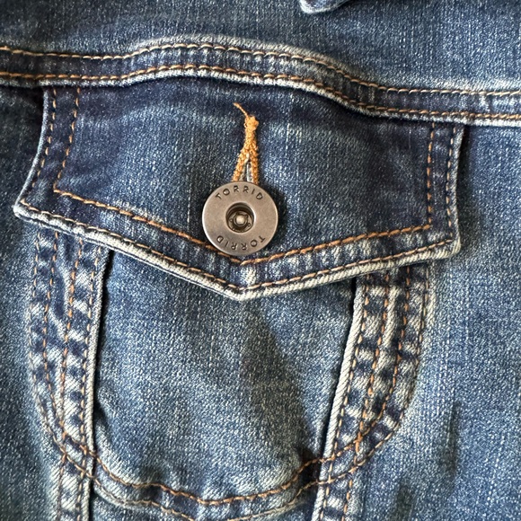 TORRID JEAN JACKET! Wonderful awesome Jean jacket. Women’s. - Picture 12 of 15